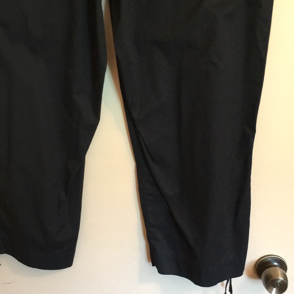 Sophisticated and elegant black cotton capris by Jones New York! - Picture 13 of 16